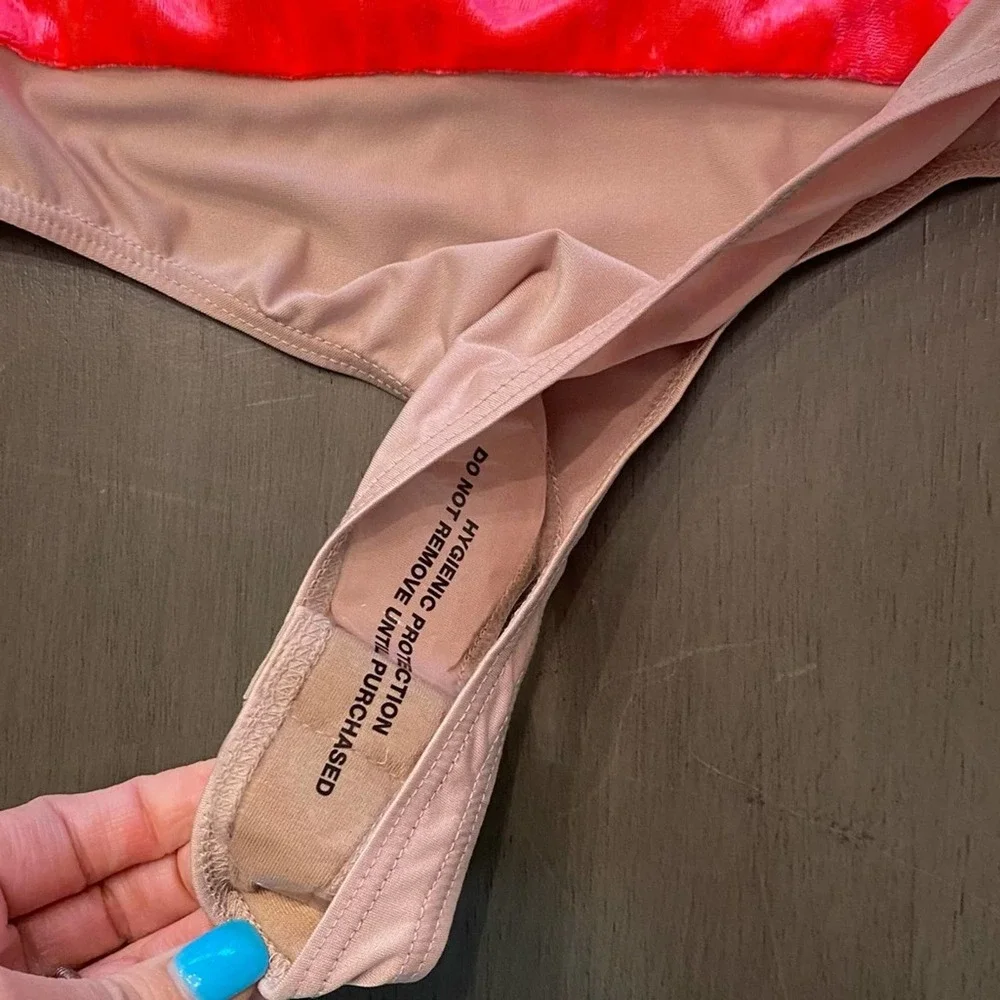 AMANDA UPRICHARD Neon Pink Bodysuit - Picture 6 of 7